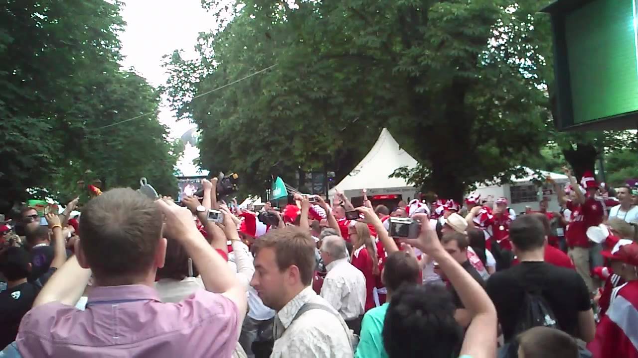 Вболівальники перед матчем Данія-Португалія у Львові 3
