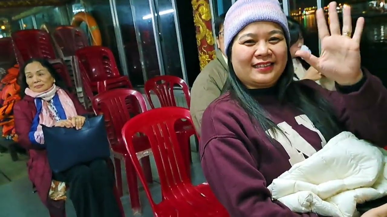 Nhóm  10/1 người Thủ Đô Hà Nội trải nghiệm một đêm tại cố đô Huế # maivangvlog 