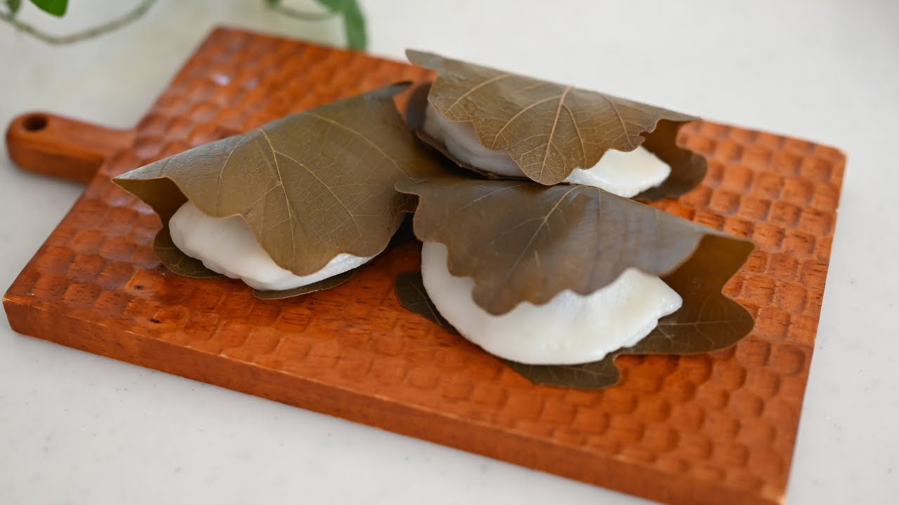 Japanese people make this traditional Mochi for Children's Day for family prosperity | Kashiwa Mochi