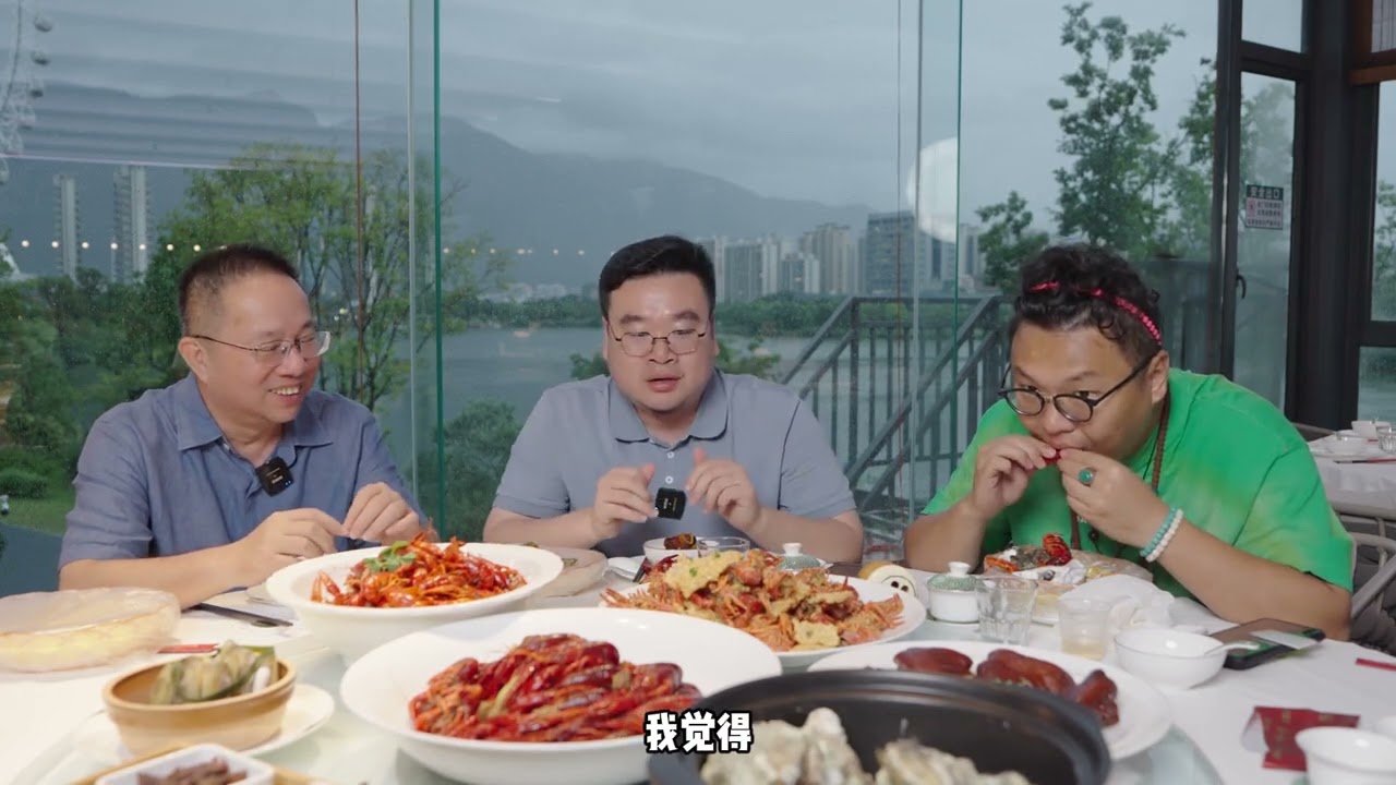 #阿江的饭局 福州唯一的闽菜米其林餐厅，也开始摆地摊做宵夜。关于餐饮行业的下沉趋势，以及精致餐饮的未来如何？我跟文儒的董事长老郭深聊了一下。#米其林  #文儒九号 #美食