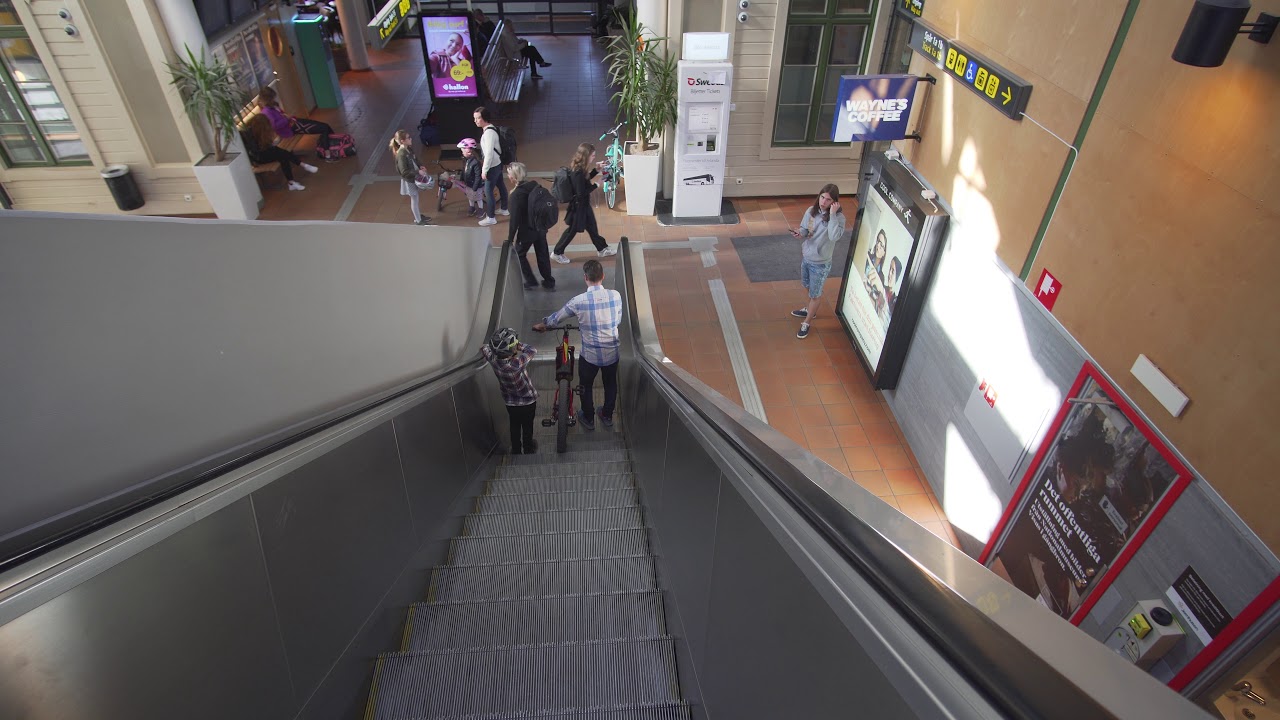 Sweden, Västerås Central Station, 1X elevator, 2X escalator