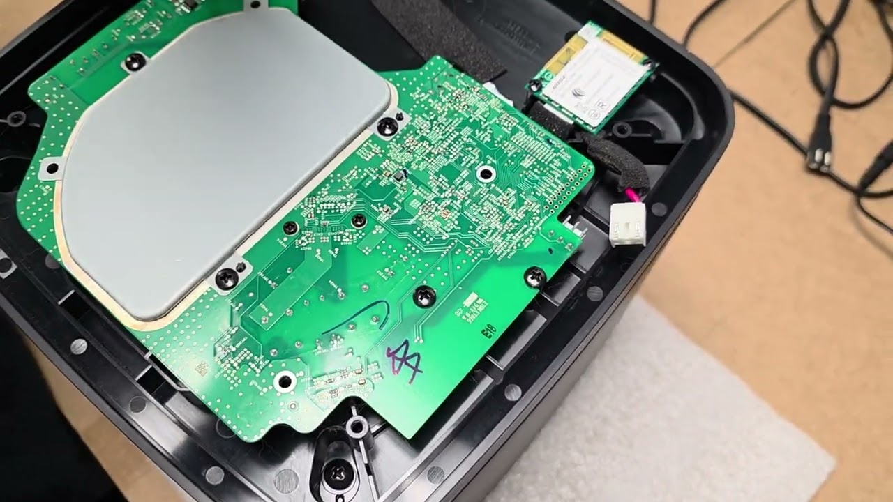 Bose Bass Module 500 &ndash; No Power Fix | How to Replace the Main PCB Board
