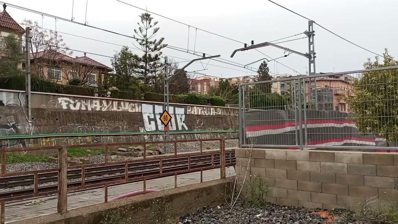 Trenes de Rodalies de Catalunya Civia 465 / UT 447 linea R4 por Sant Feliu