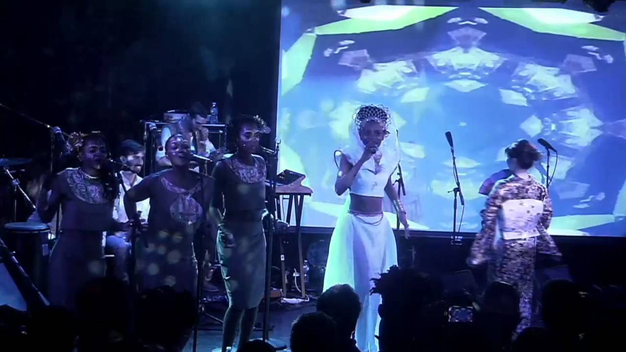 Lady Moon & The Eclipse - Travel The World (live at le poisson rouge)
