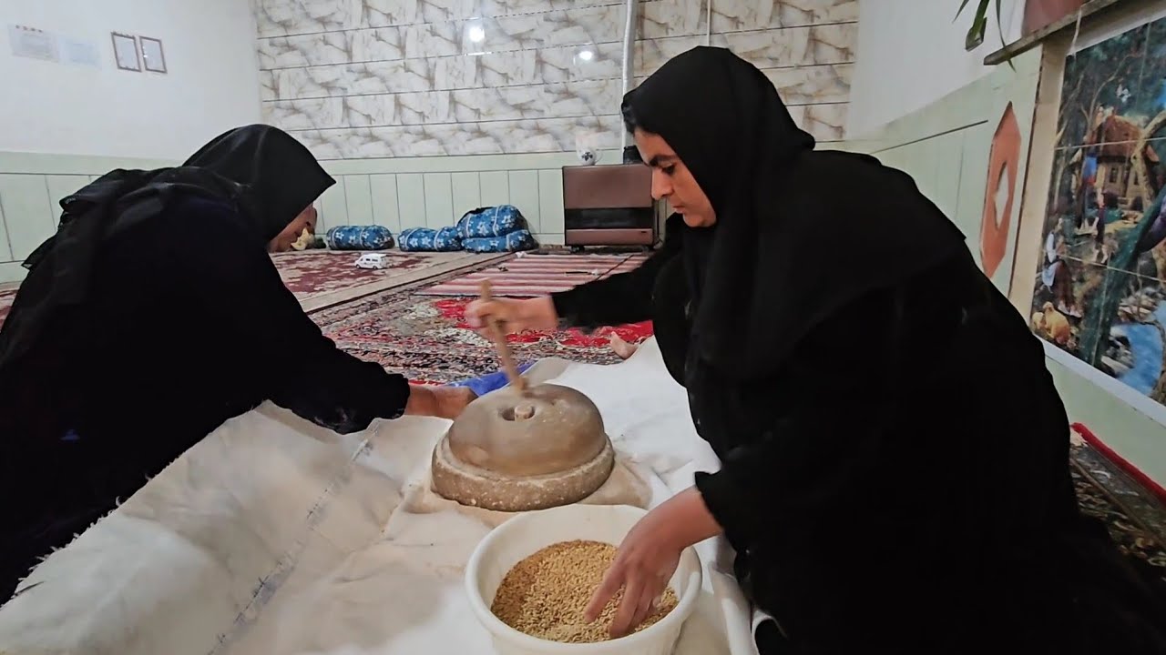 😢🔥 In the midst of the hardest days… Zeinab grinds wheat with her bare hands! 🌾💔💪