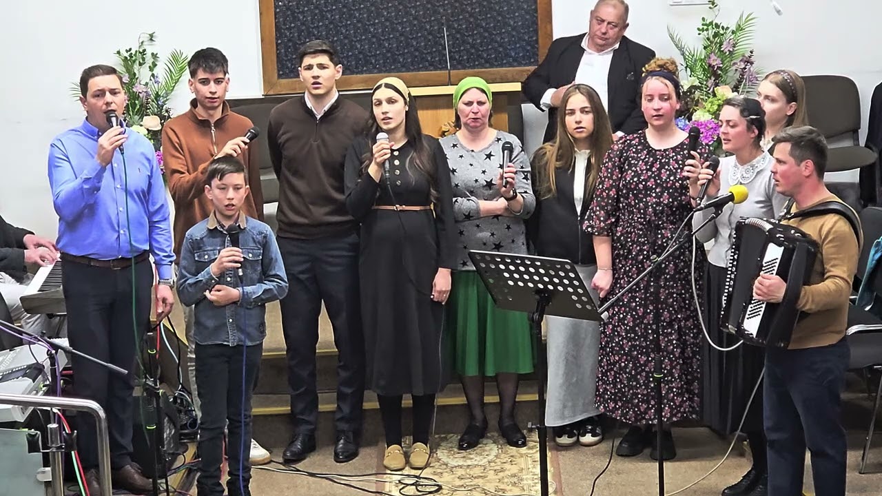 Grupul de tineri din biserica Betel Sighișoara. 
