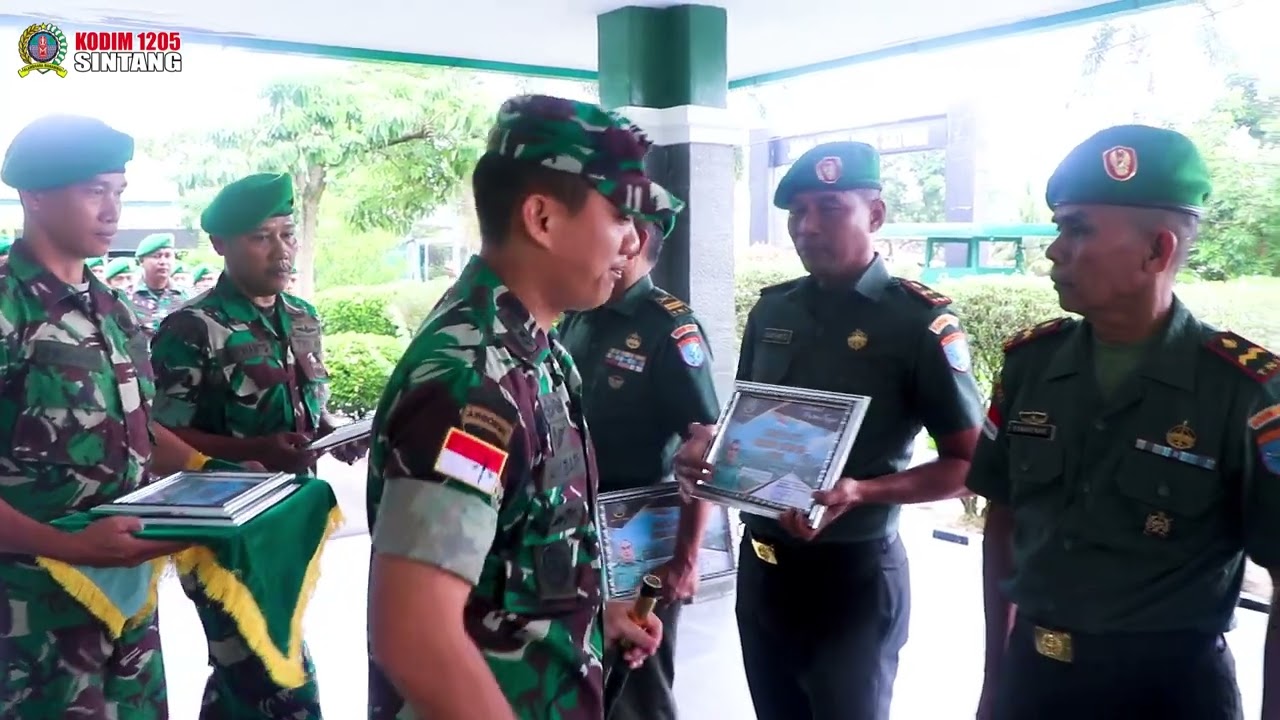 Upacara Purna Wira dan Purna Tugas anggota Kodim 1205/Sintang