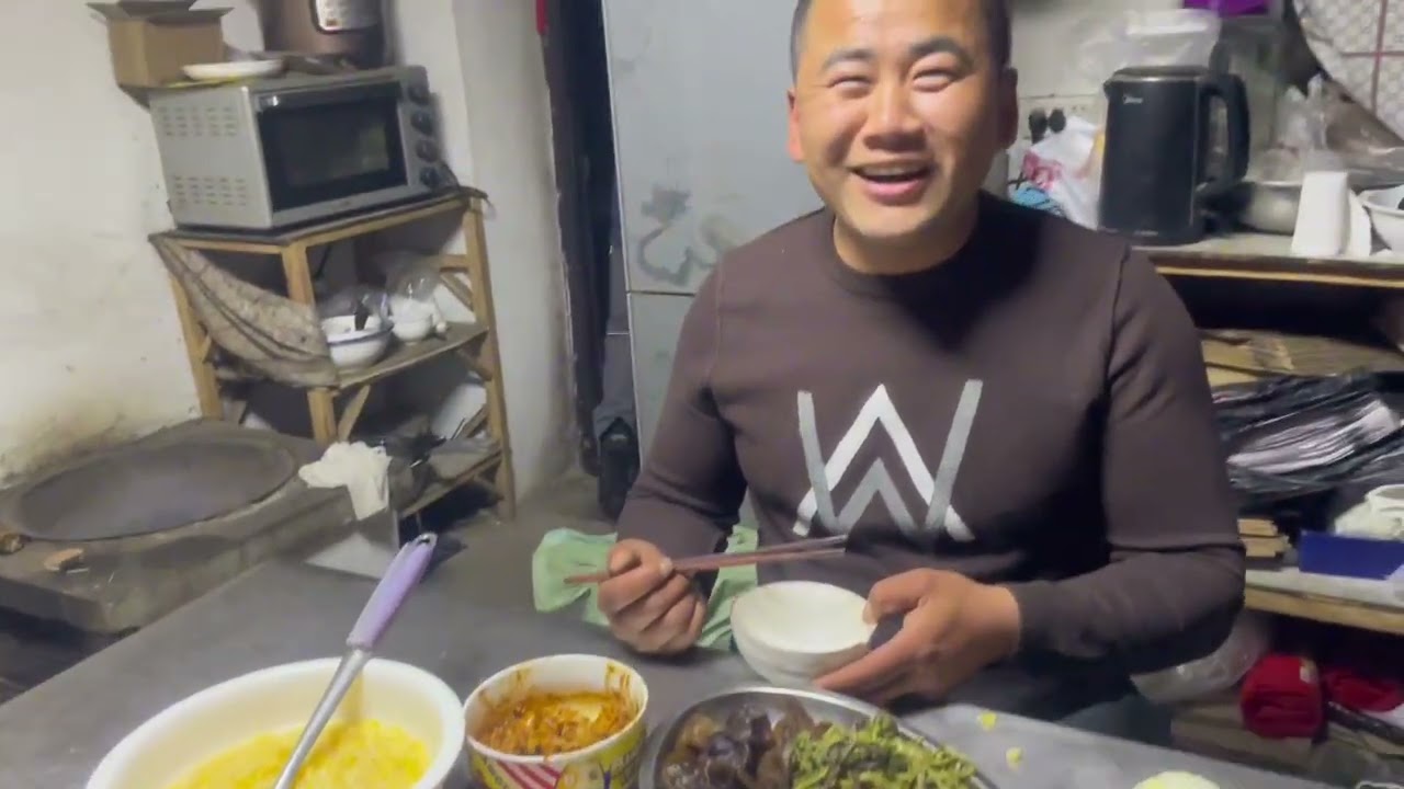 大碴粥，蘸酱菜，东北一大特色，给肉都不换