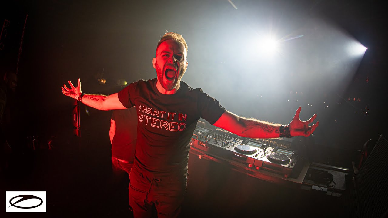 Armin van Buuren feat. David Hodges - Waking Up With You (ReOrder Remix) live at ASOT950 Utrecht