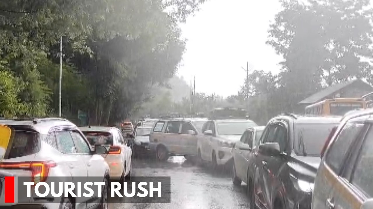 Pahalgam: Heavy Tourist Rush Results In Traffic Congestion