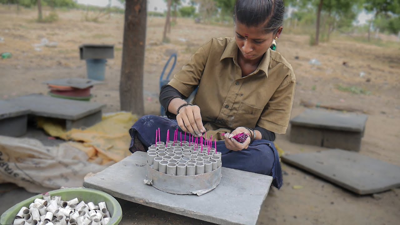 Extreme Sound - 1/2 KG Paper Bomb Making in Fireworks Factory