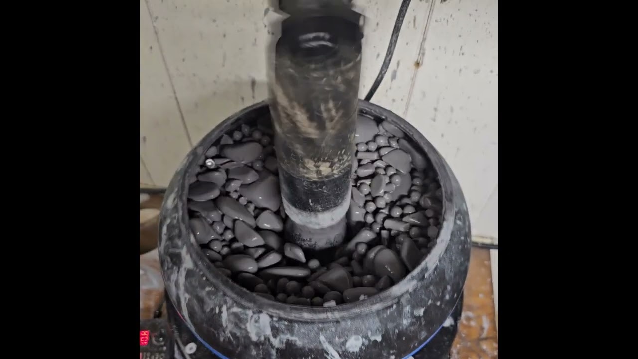 Eastwood 18lb Vibratory Tumbler with a Thumlers UV-10 Industrial bowl.