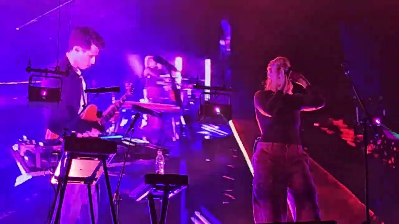 London Grammar - You And I | LIVE @ Forest National (Forest, Bruxelles, Belgique) 01 NOV. 2024