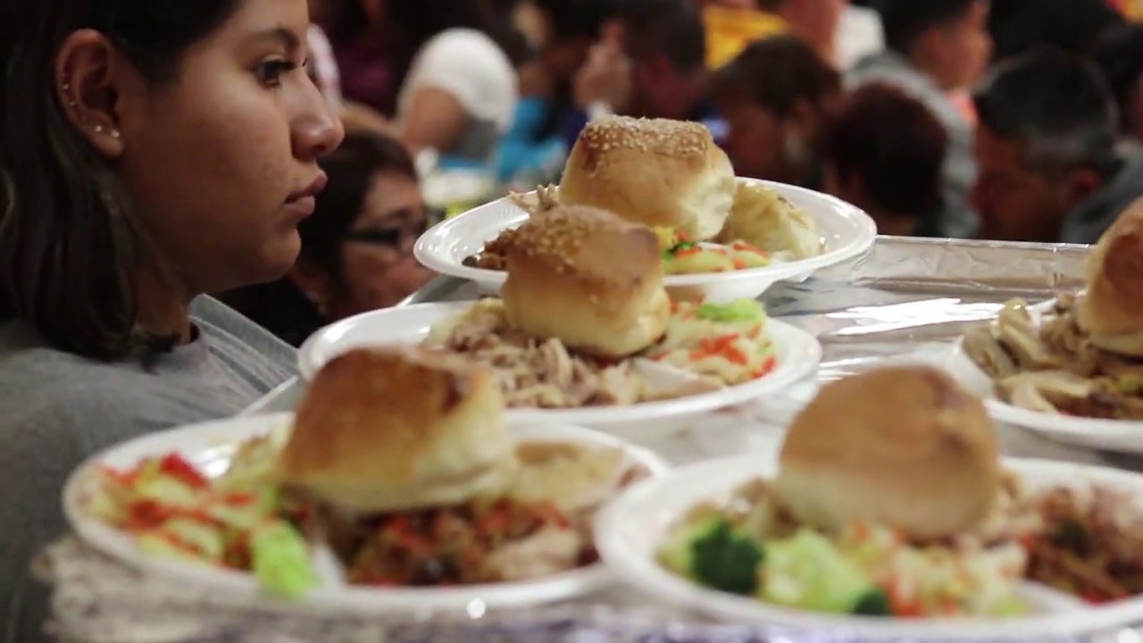 Serving More than +1,000 Meals for Homeless on Thanksgiving Day