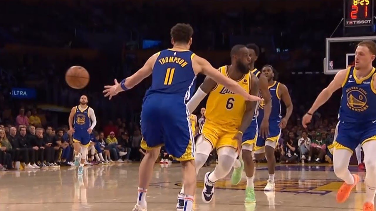 NBA No-Look Passing 👀