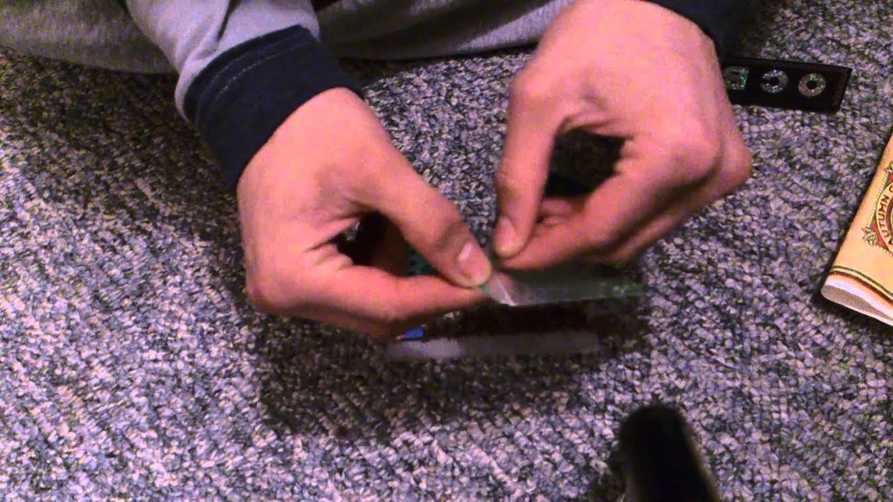 Rolling up a joint (Fast Video)