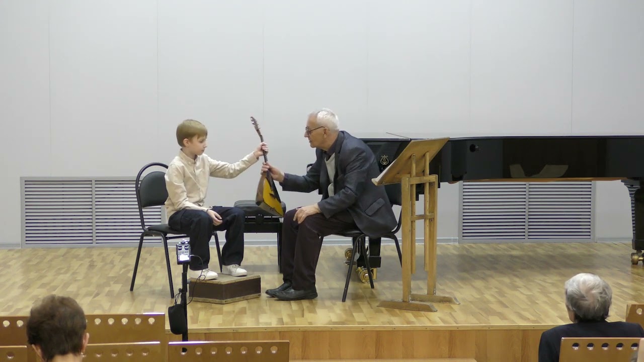 В. Кривоносов. Воспитание слухового контроля в процессе обучения игре на балалайке