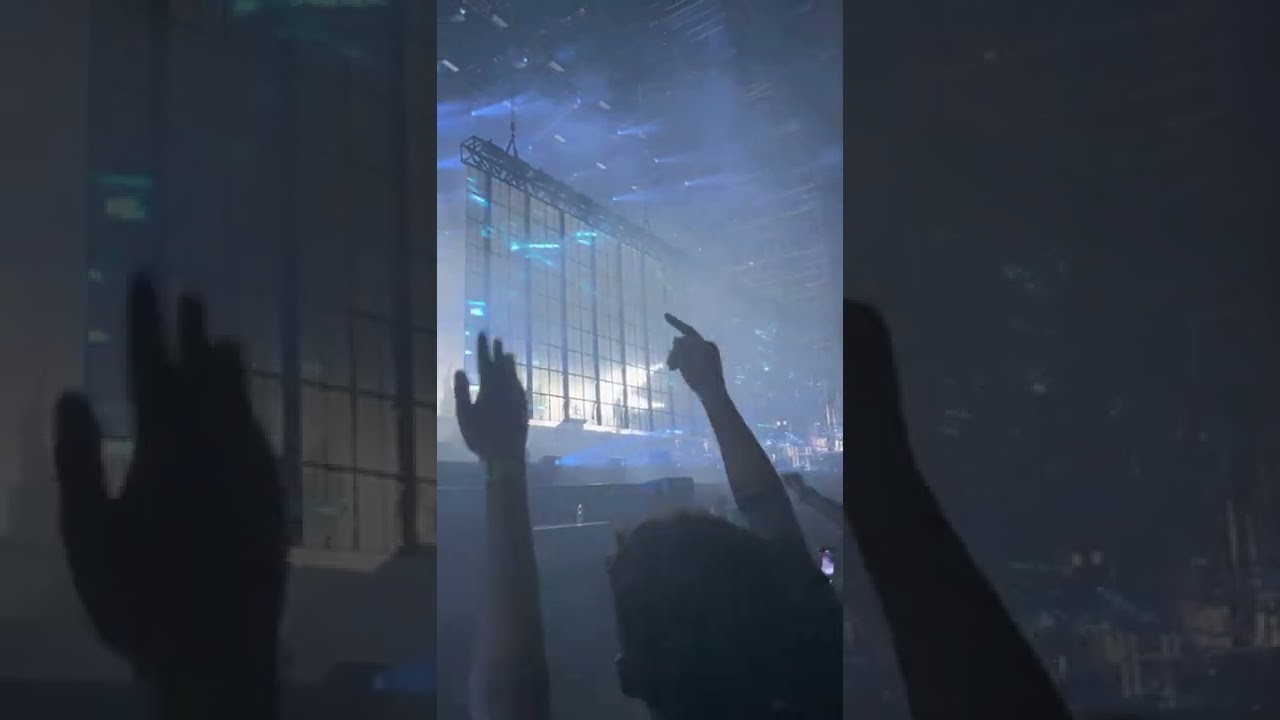 LIBERATO - WE COME FROM NAPOLI / FREED FROM DESIRE (LIVE MILANO - IPPODROMO SAN SIRO)