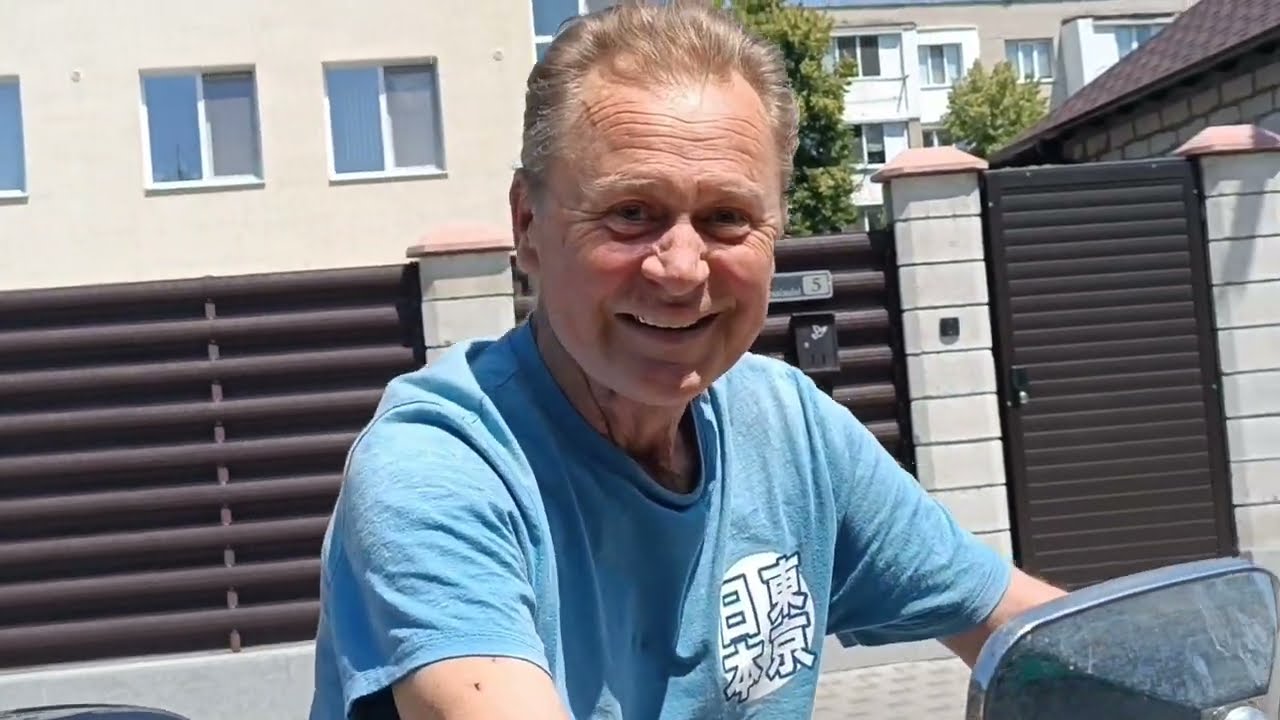 Валера соскучился за мопедом.🚴