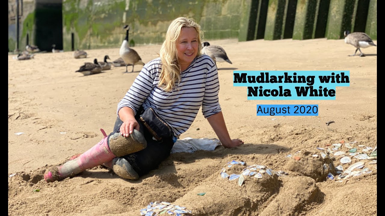 Mudlarking z Nicolą White &ndash; wycieczka do Battersea i kolekcja skarb&oacute;w Tamizy