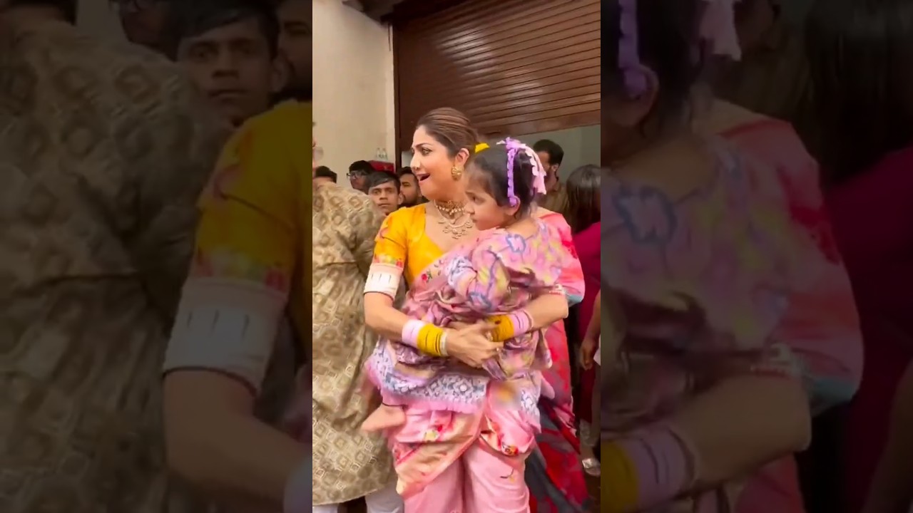 Shilpa Shetty Sharing Ganesh Prasad with her little girl Samisha #shorts #youtubeshorts #bollywood