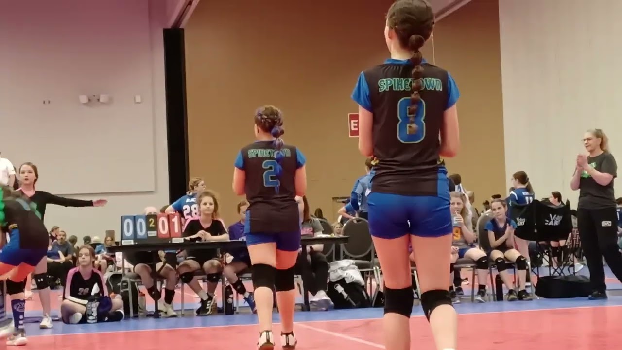 2023 Spiketown Shewalter 11's Regionals in Columbus Convention  Center: Emma serving