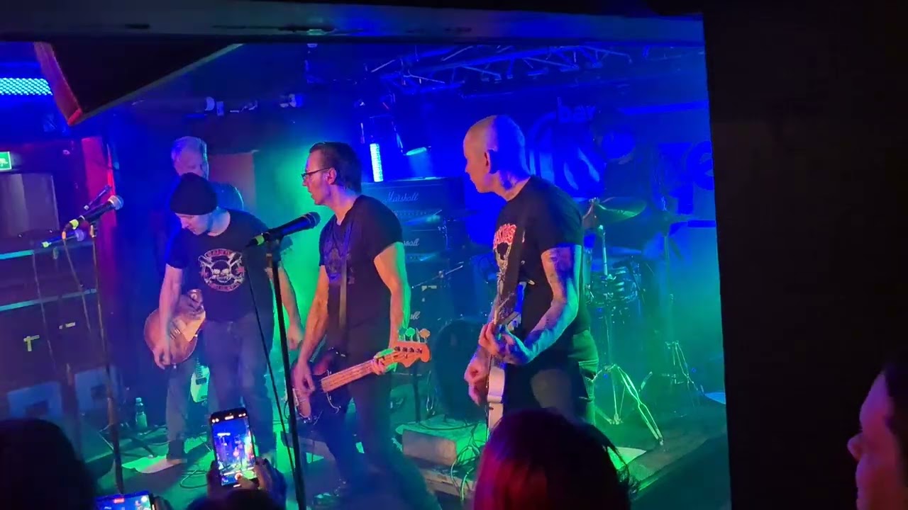 Häiriköt - Maailma on vampyyri. 20.02.26, Bar Loose, Hki 