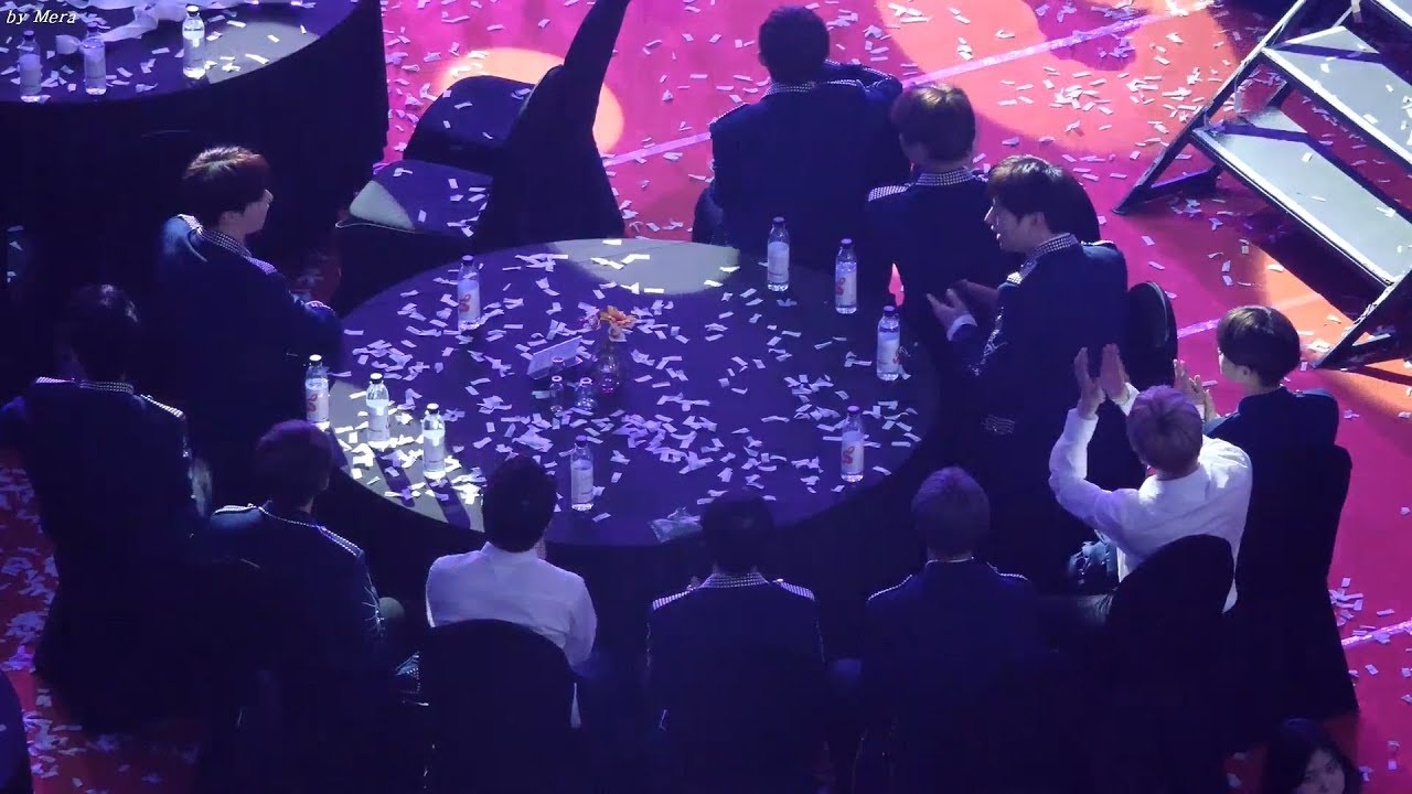 180214 워너원(Wanna One) 세븐틴 Crazy Love+고맙다 무대 리액션 Reaction 직캠 Fancam (2018 가온차트어워드) by Mera