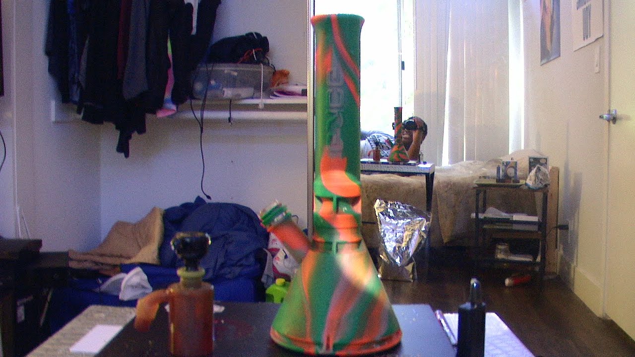 EYCE SILICONE BEAKER BONG AND WAXMAID SILICONE ASH CATCHER REVIEW