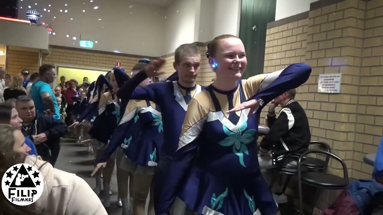 intreden van de kapelse dansmariekes en dansjonker