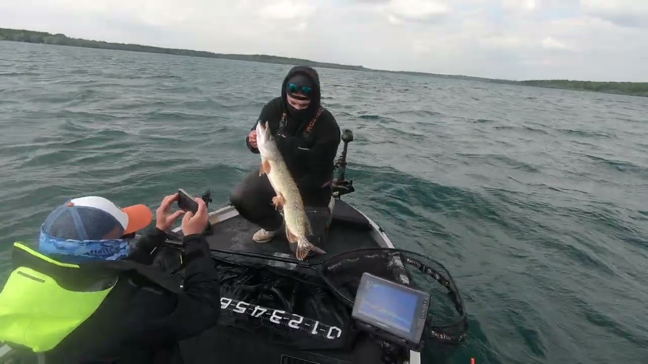 PECHE EN LAC AU SHARPSHOOTING  = 2 POISSONS DE SUITE