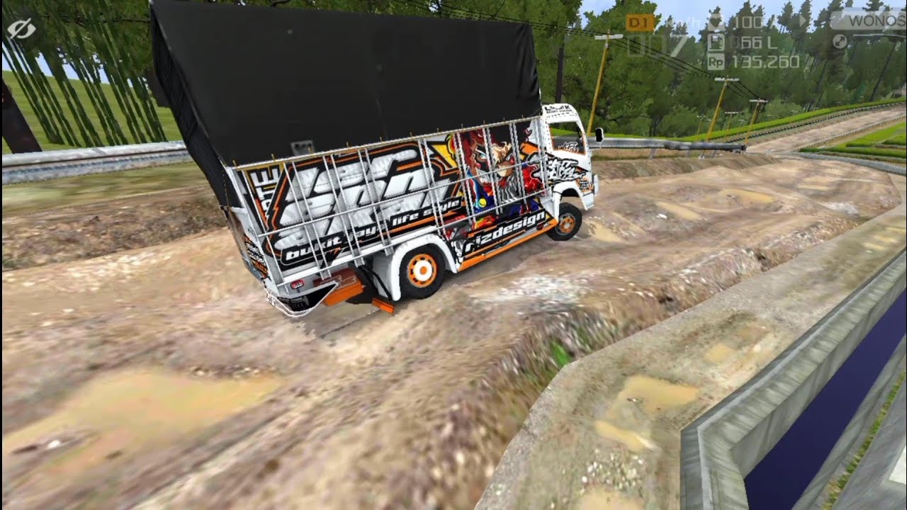 Tes Canter Giga lewat jalur off-road