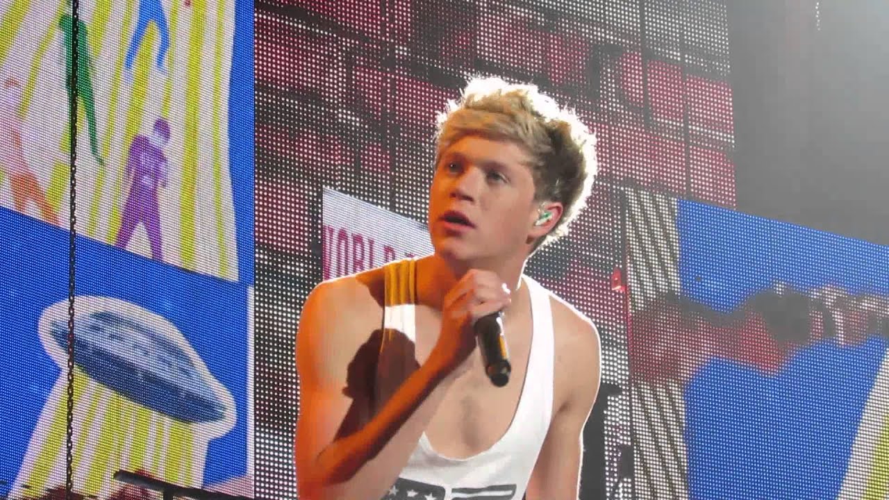 One Direction singing 