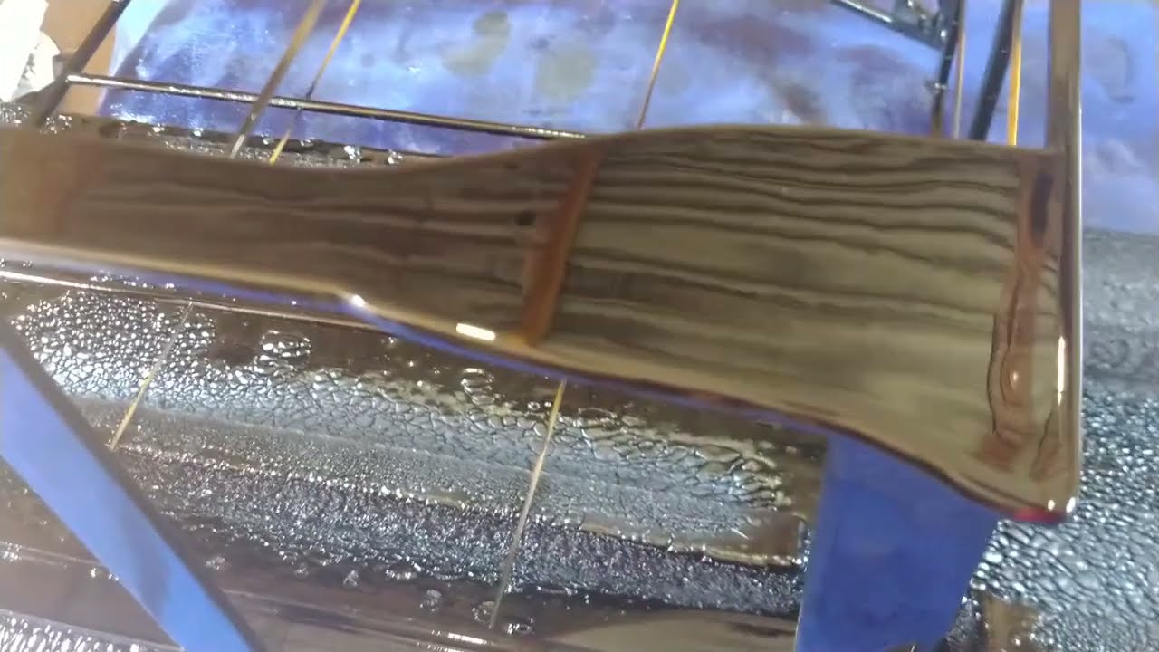 Gaiola Preta Sendo Finalizado Com Verniz Espelhado Muito Luxo   Gaiola Preta De Trinca Ferro