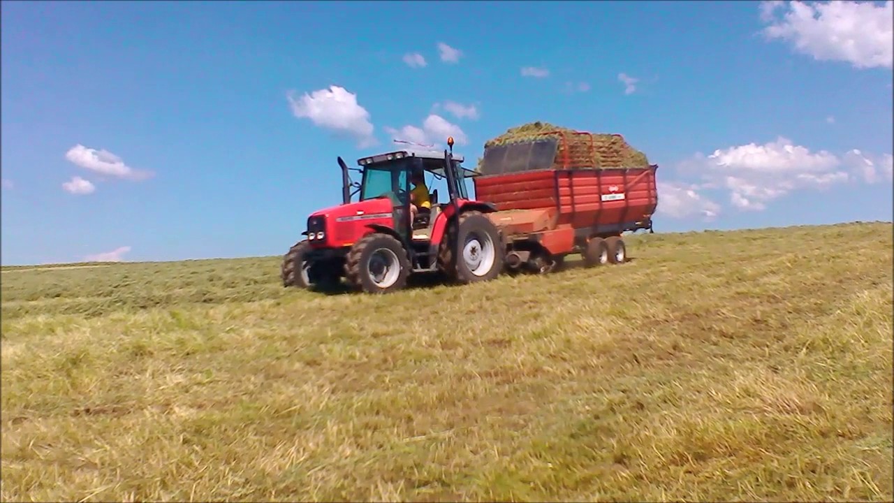 Ramassage de foin avec MASSEY FERGUSON 6245 & autochargeuse KUHN