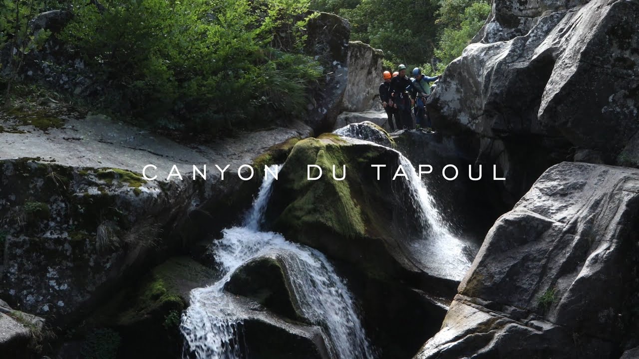 Canyoning à Millau avec Antipodes - le canyon du Tapoul avec ses sauts de plus de 10 mètres !