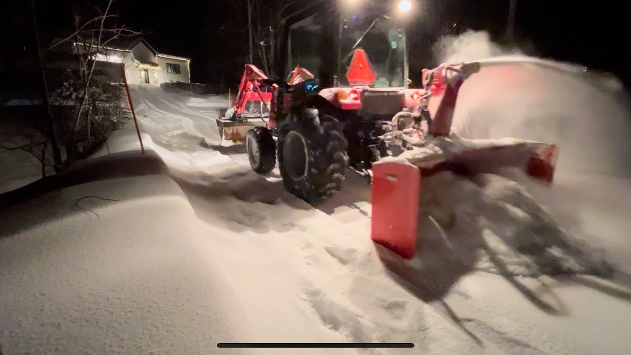 Clearing Snow from my driveway at night  /  TYM 474 Tractor  /  Pronovost Puma 72’’ Snowblower