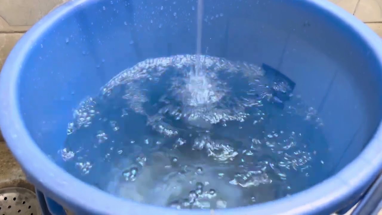 Filling empty bucket with tap water until it gets full