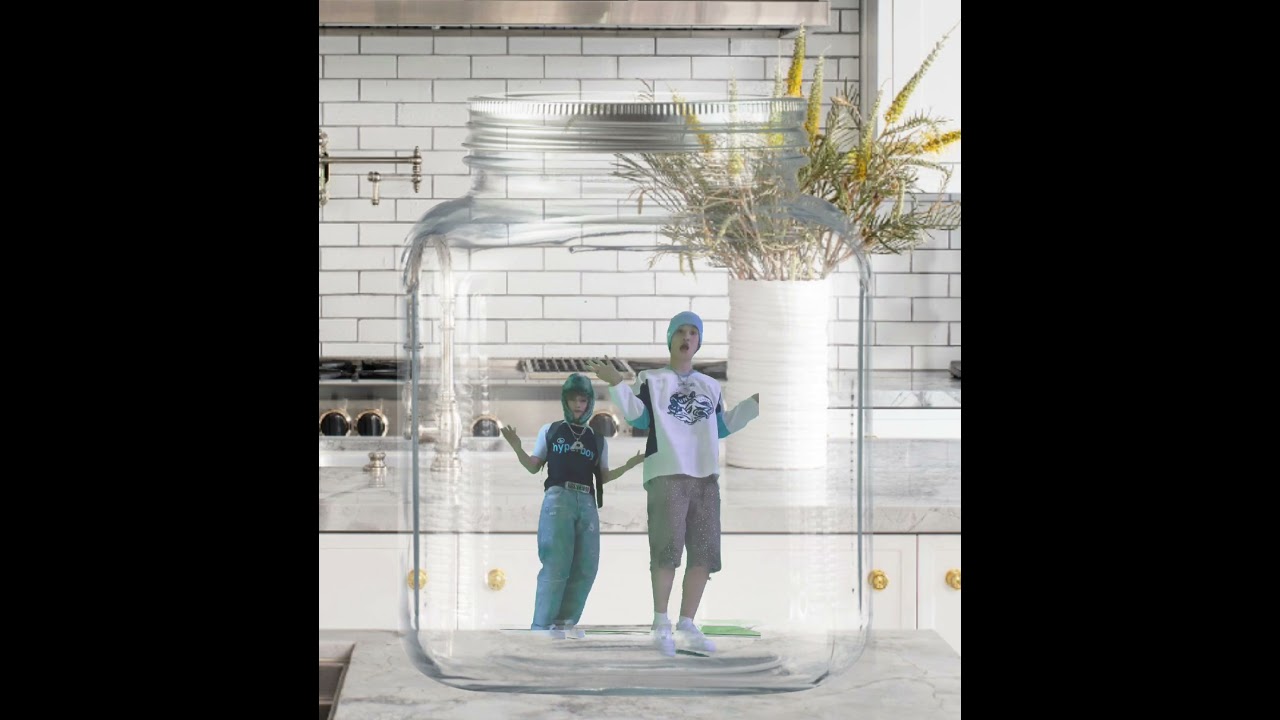 i put kanabura in a jar... they should see their reflection well there 😏 #pcf_reflection
