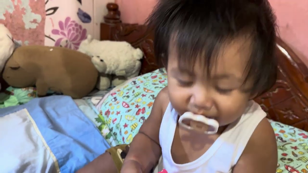 Ibon, ang aga nagising. Playing with Kuya Matt