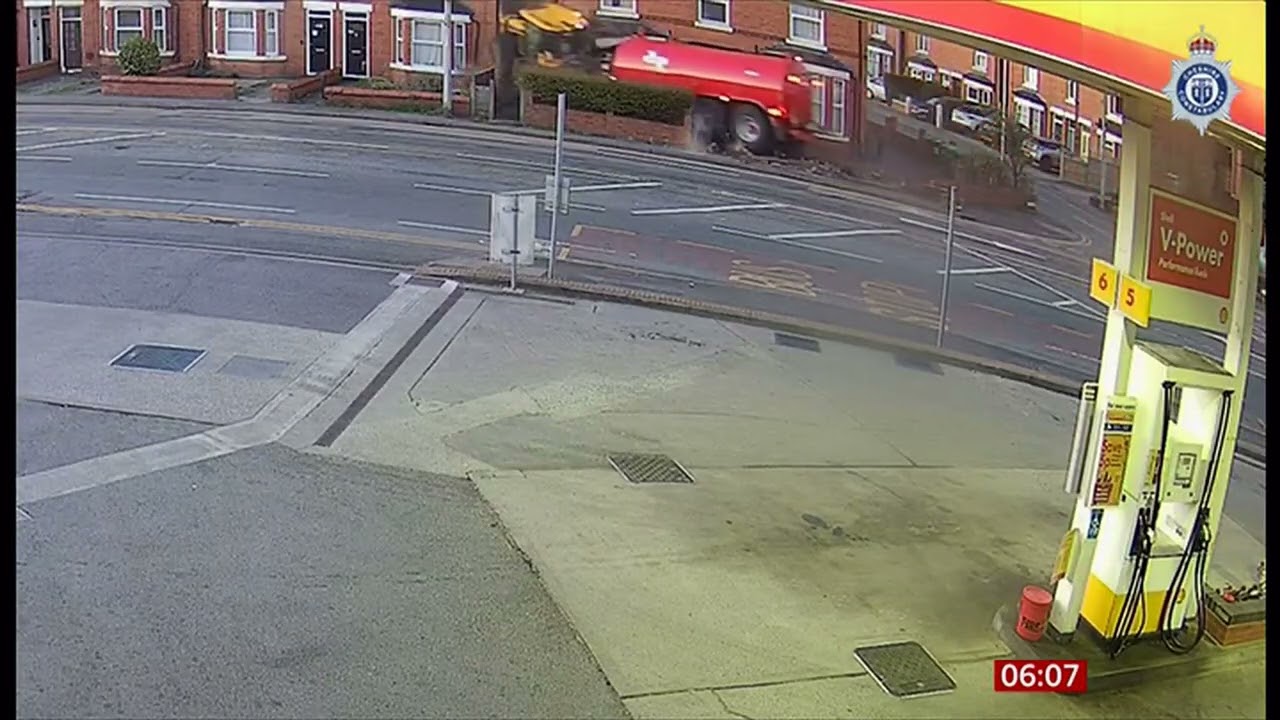 Tractor smashes into terraced homes after crash in Chester, video & sentencing (2) (UK) 17/July/2025