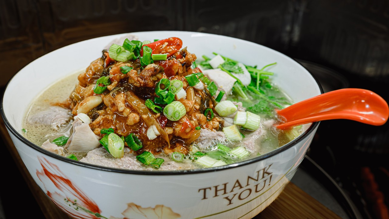 廣東話影片｜酸辣湯烏冬｜快過落街食，快過叫外賣｜只要炒好酸辣醬隨時都可以15分鐘煮好專業級酸辣湯粉｜食材組合自由配搭只要你喜歡任何食材都可以加入