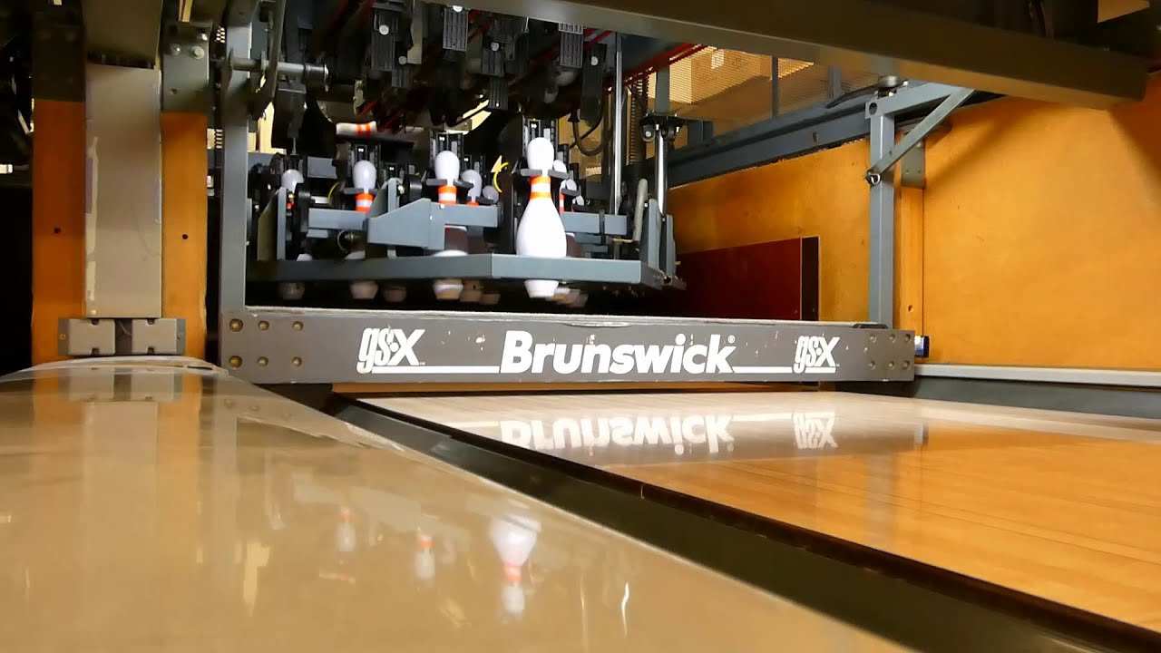 Brunswick GSX Pinsetter - Full Game - Laneside POV (focus issues)