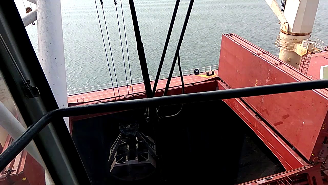 NEW MANGALORE PORT coal unloading in lhm 425(1)