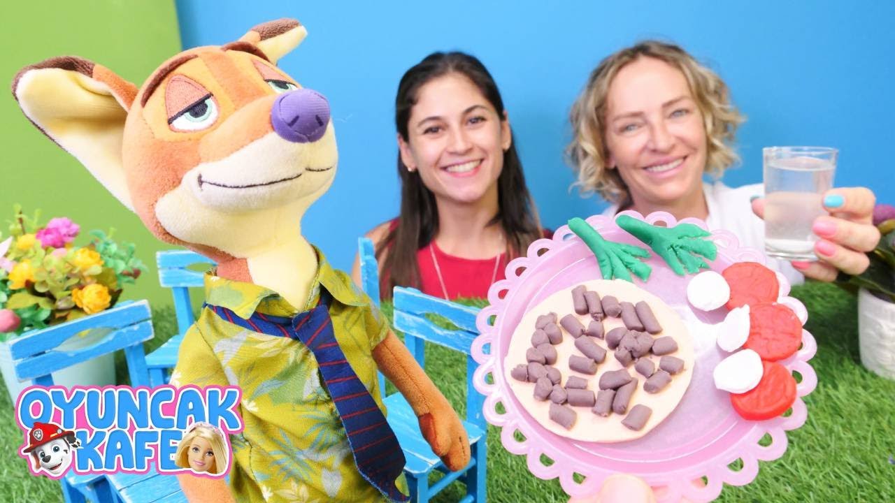 Ayşe ve Nicole Nick için bol soğanlı lahmacun yapıyor. Yemek yapma oyunu. Çocuk videoları