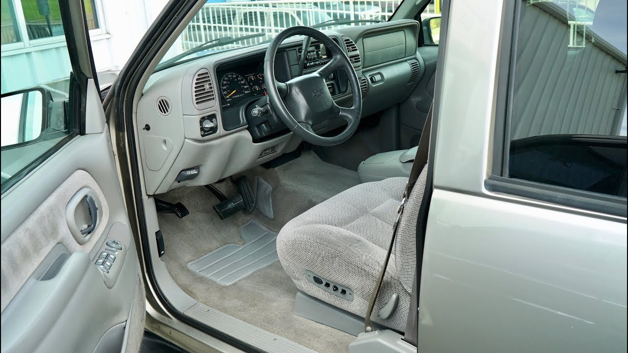 Davis AutoSports 1999 Chevrolet Suburban / Interior Video / Video 2