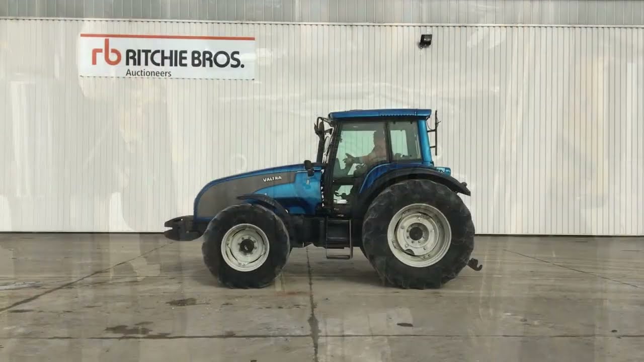 2005 Valtra T130 4WD Agricultural Tractor I St Aubin, France Auction - 8 & 9 March