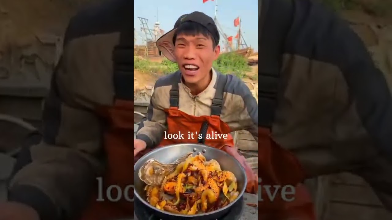 Funny Chinese fisherman 🐟 cook seafood 🦑🦪 English subtitles #shorts