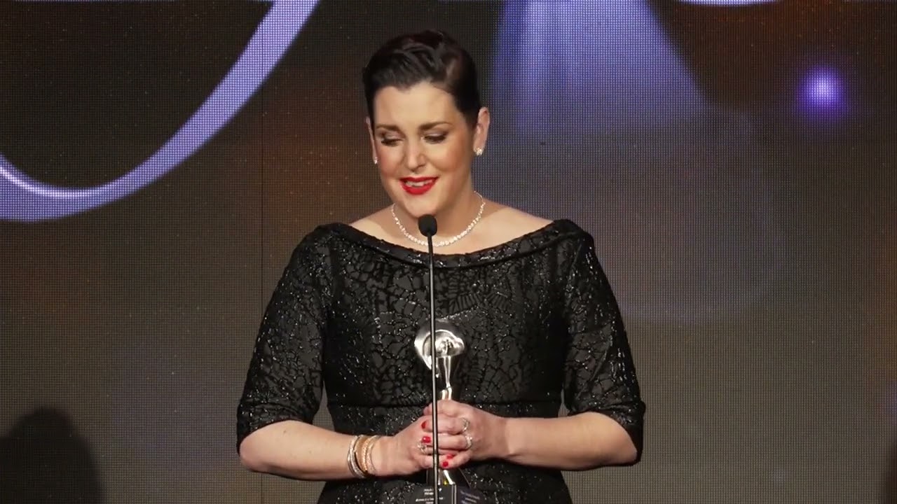 Rose presenting the award for “Best Actress in Leading Role Drama” to Melanie Lynskey