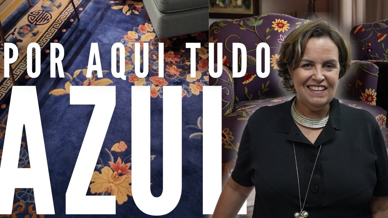 Casa com mistura de cores, papel de parede maravilhoso e tapetes raros